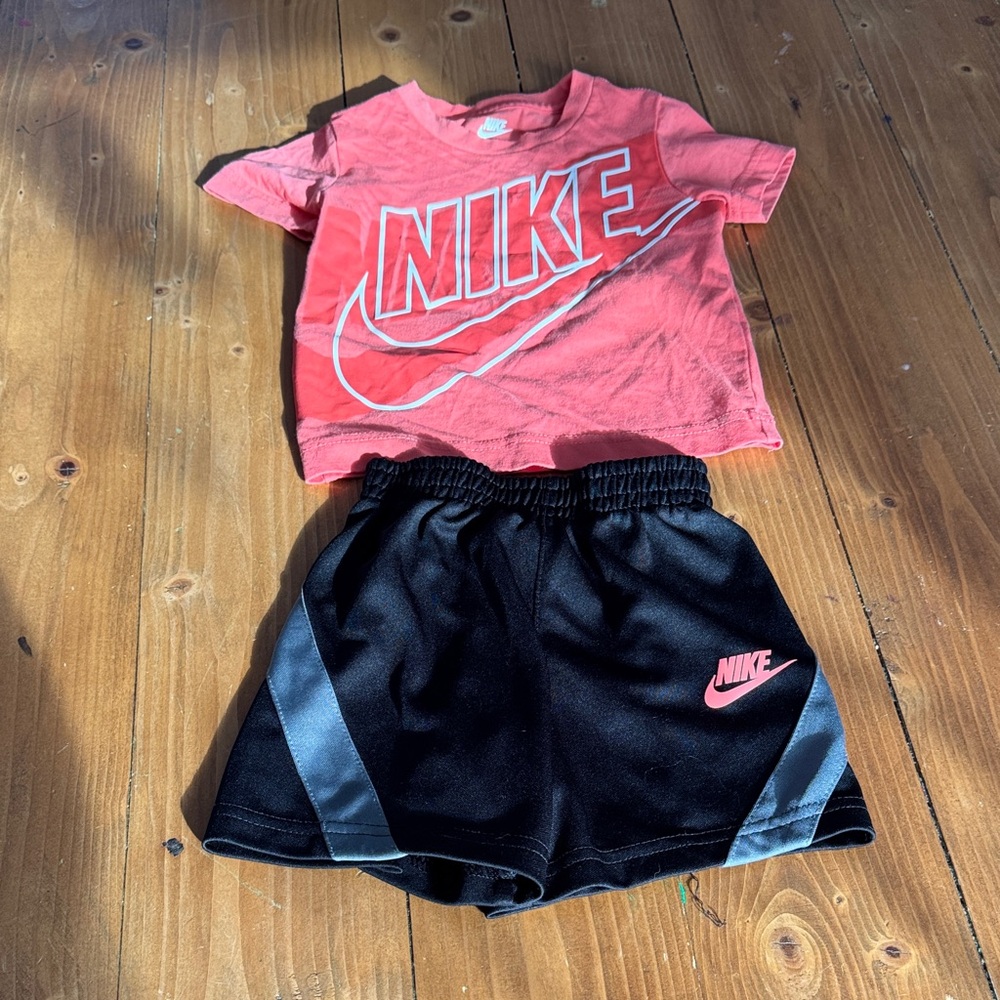 Nike‎ Tee and Black Shorts Set - Picture 1 of 6